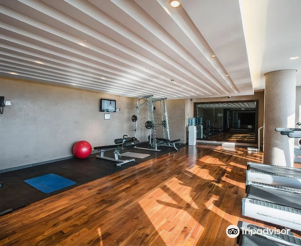 Centro Capital Centre by Rotana — rooms and atmosphere