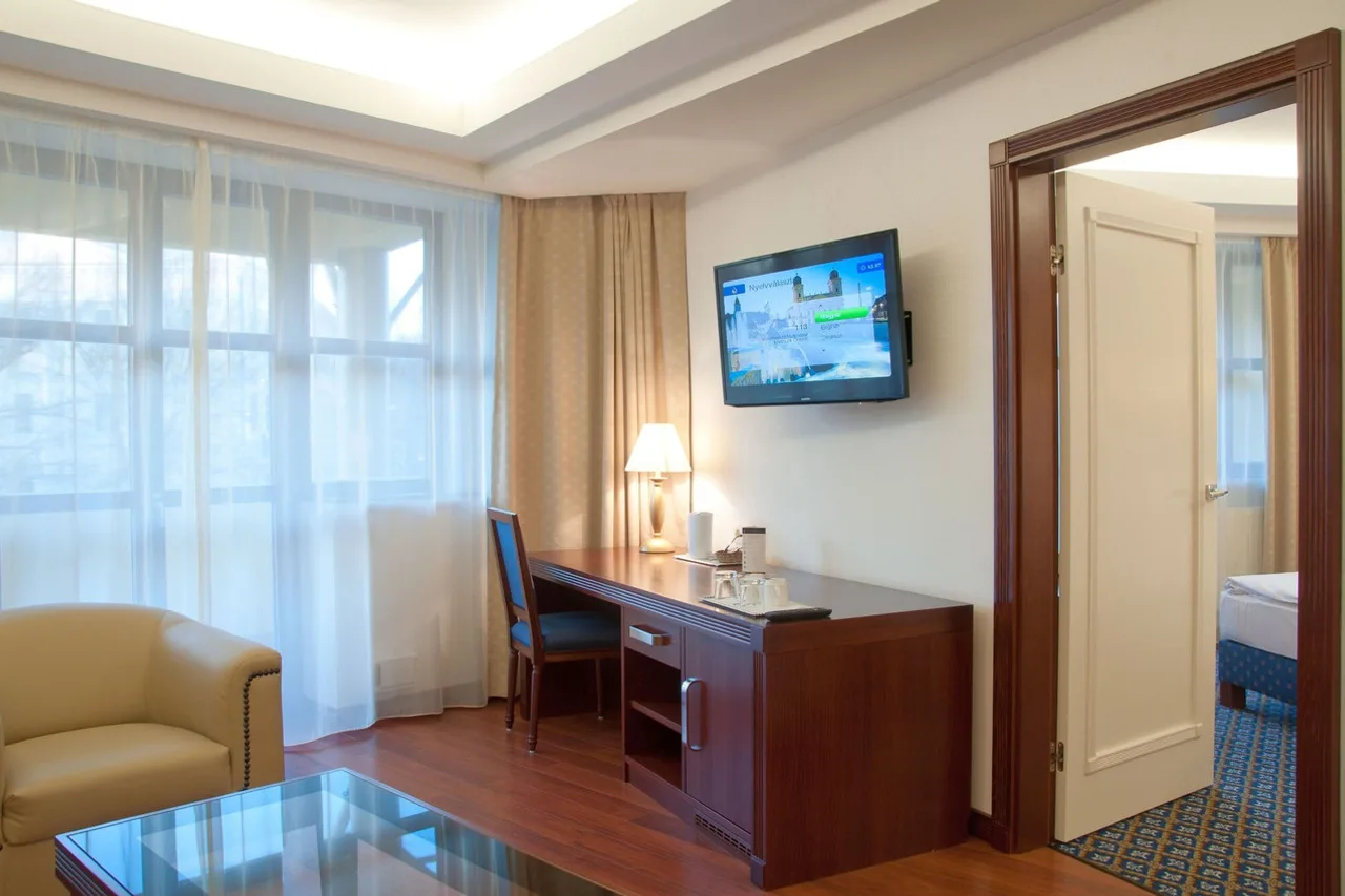 Centrum Hotel Debrecen — ภาพห้องพักและบรรยากาศ