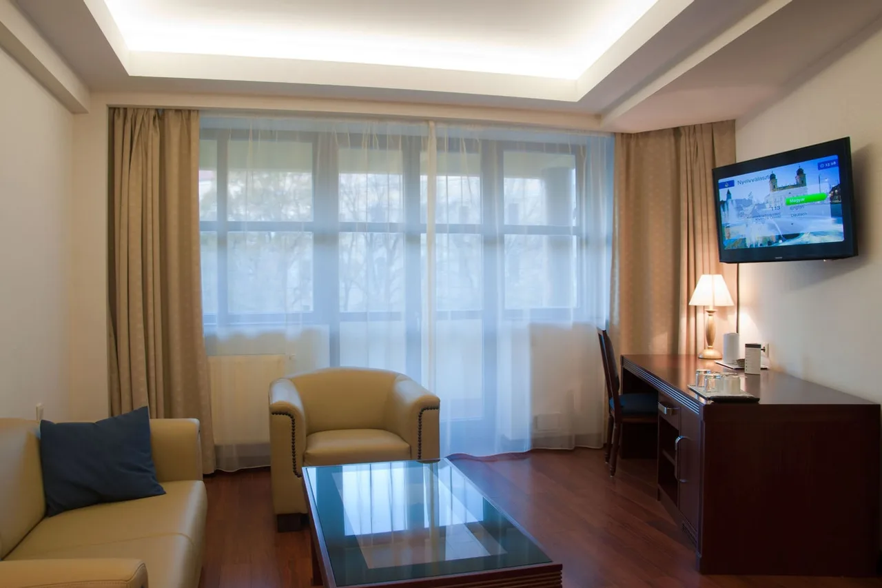 Centrum Hotel Debrecen — ภาพห้องพักและบรรยากาศ