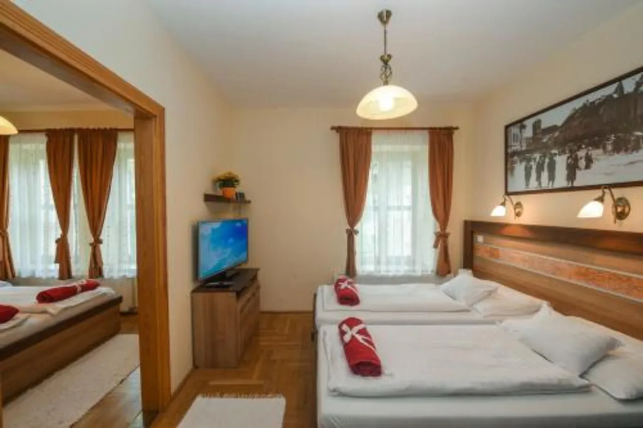 Centrum Vendégház — ภาพห้องพักและบรรยากาศ