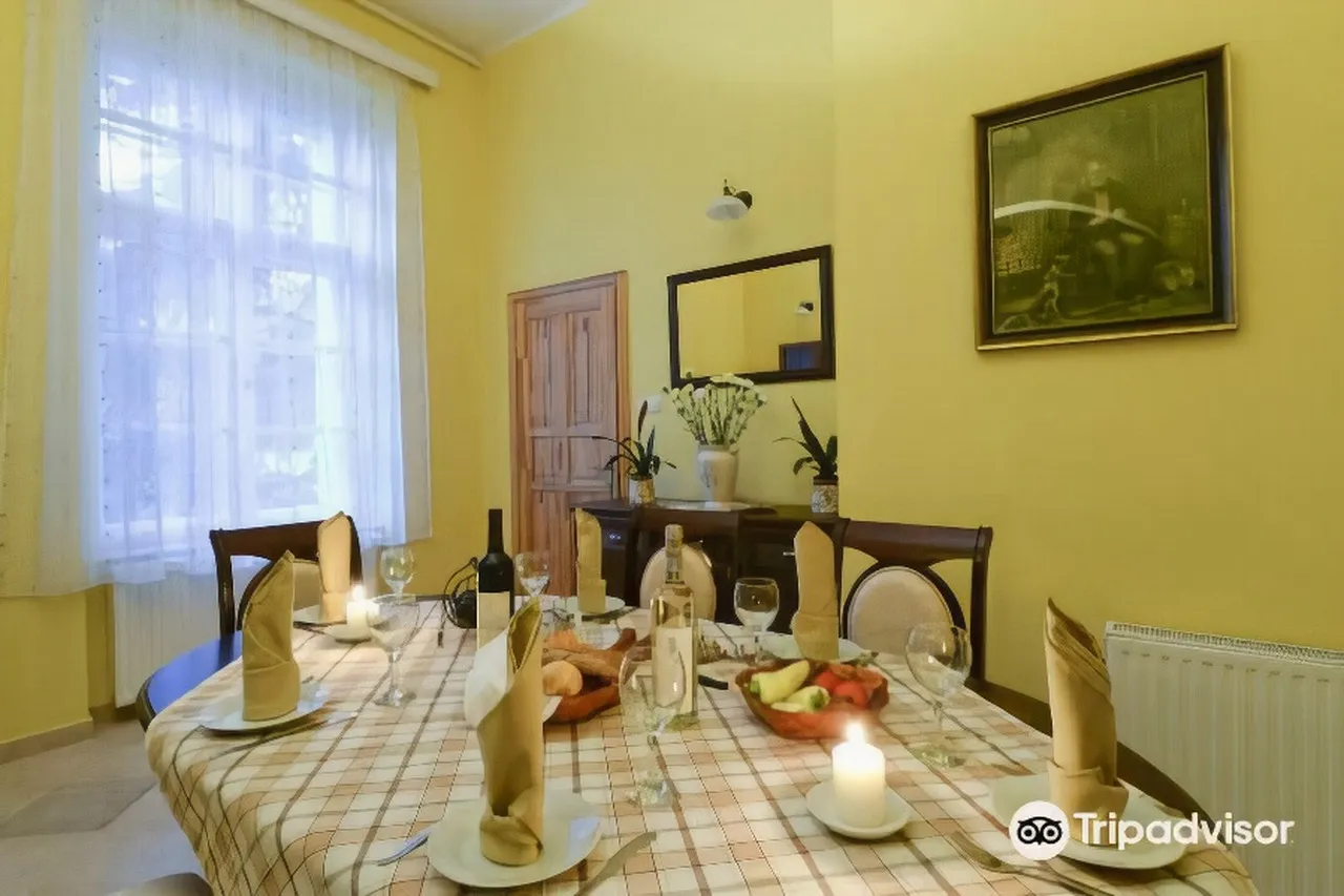 Centrum Vendégház — ภาพห้องพักและบรรยากาศ