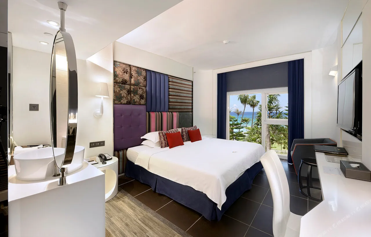 Chateau Beach Resort Kenting — rooms and atmosphere