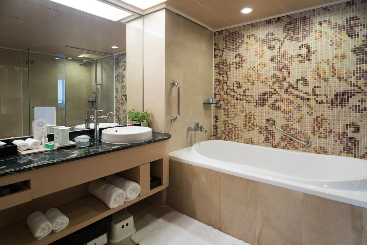 Chateau de Chine Hotel Hualien — rooms and atmosphere