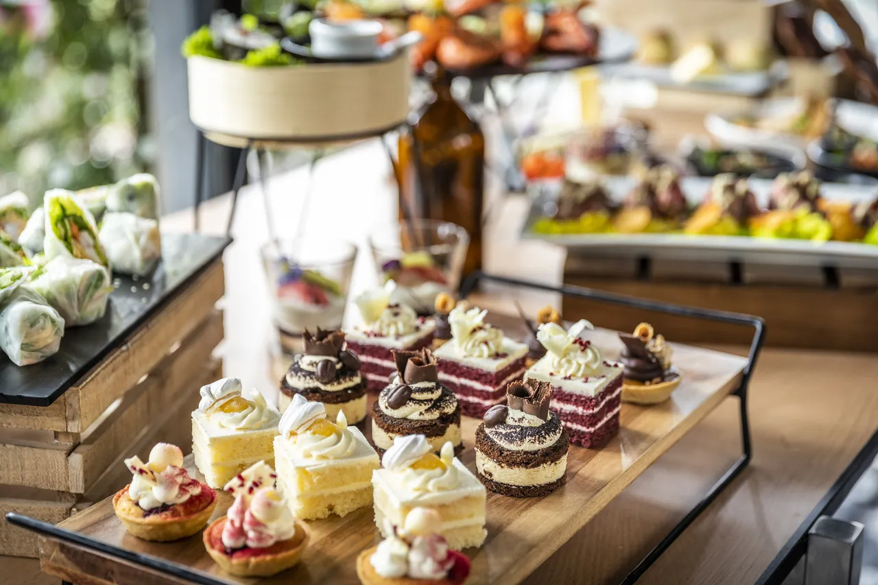 Chateau on the Park — a DoubleTree by Hilton — rooms and atmosphere