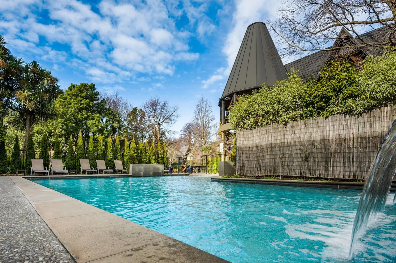 Chateau on the Park — a DoubleTree by Hilton — rooms and atmosphere