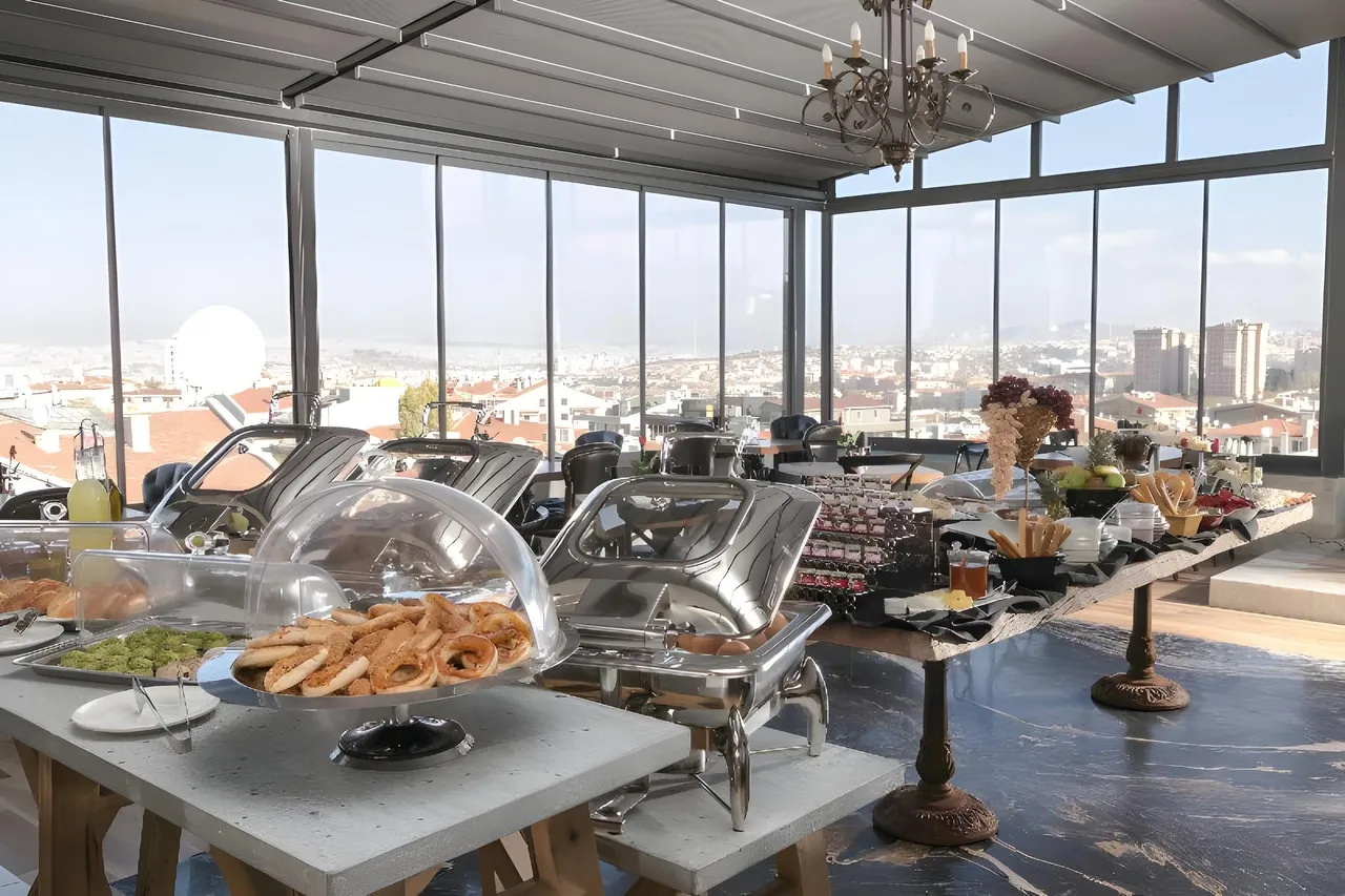 Check Inn Suite Hotel & SPA — rooms and atmosphere