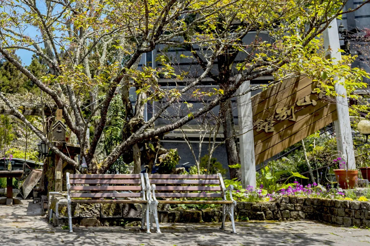 Chin Shan Hotel — rooms and atmosphere