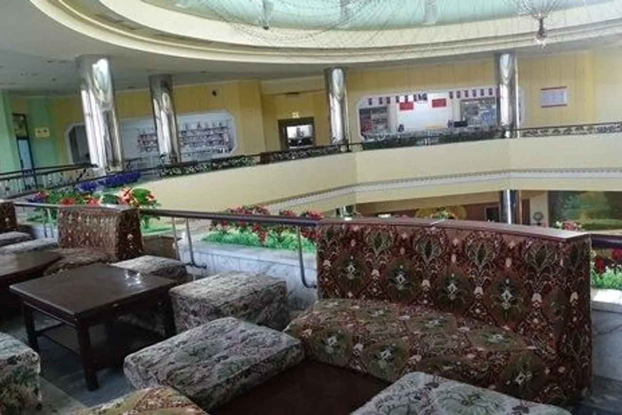 Chongnyon Hotel (Youth Hotel) — rooms and atmosphere