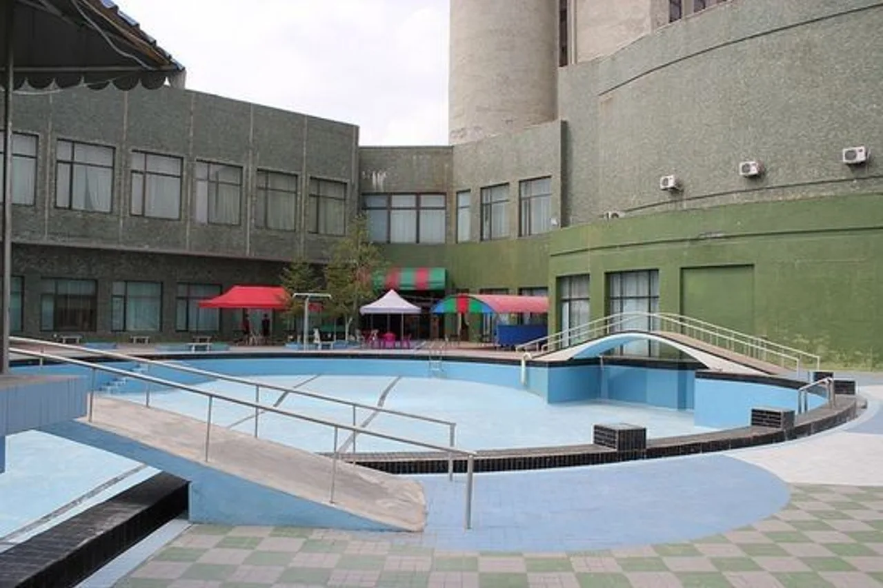 Chongnyon Hotel (Youth Hotel) — rooms and atmosphere