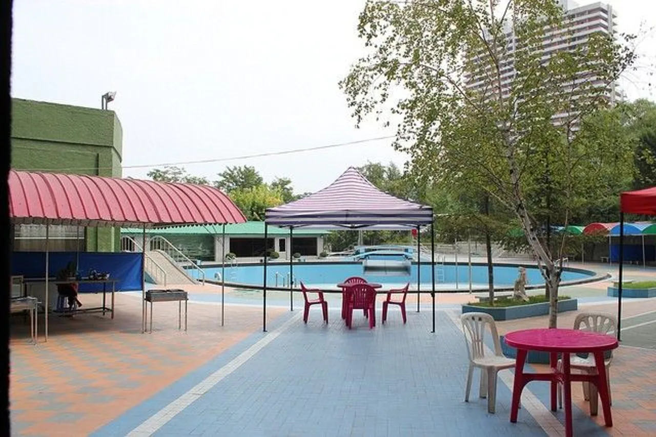 Chongnyon Hotel (Youth Hotel) — rooms and atmosphere