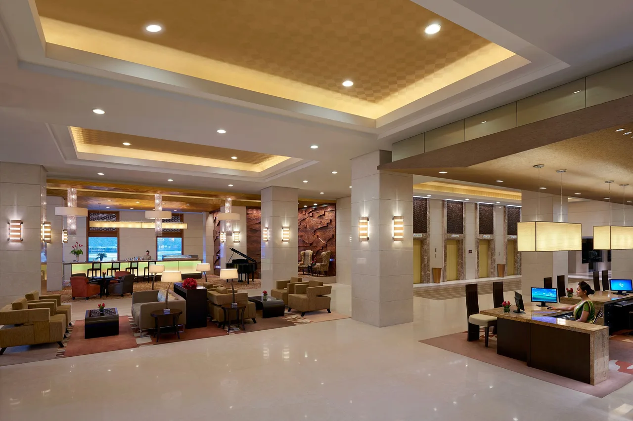 Cinnamon Lakeside Colombo — rooms and atmosphere