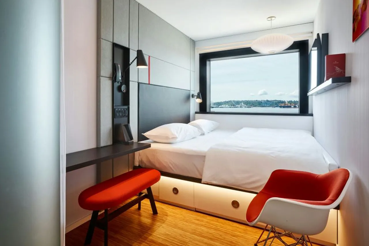 citizenM Seattle Pioneer Square — rooms and atmosphere