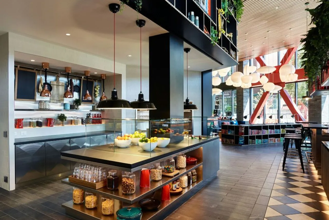 citizenM Seattle Pioneer Square — rooms and atmosphere