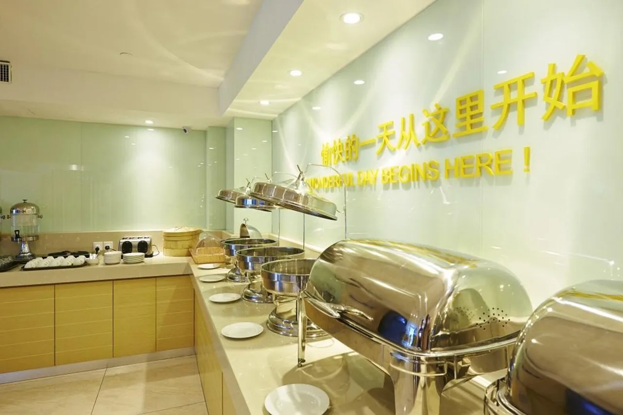 City Comfort Hotel Chinatown — rooms and atmosphere