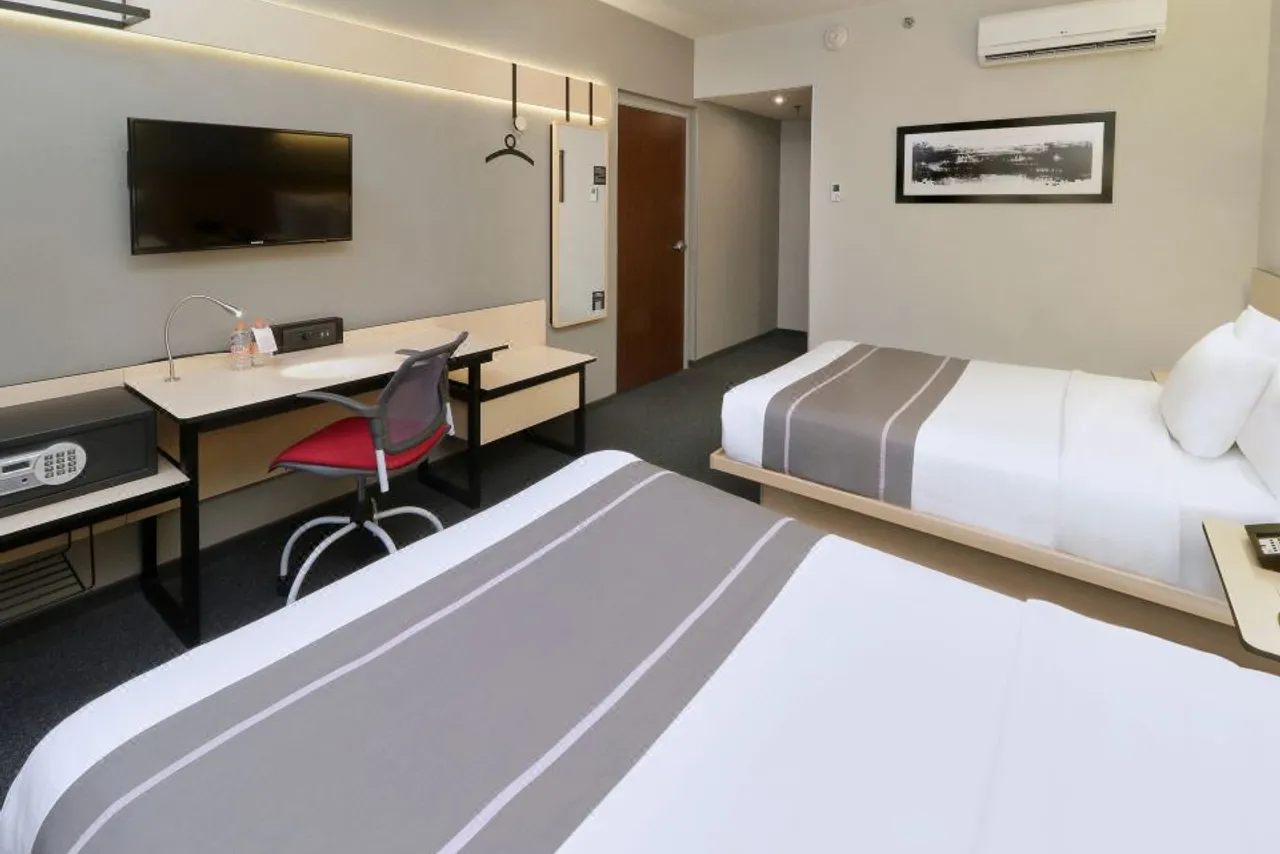 City Express Plus by Marriott Monterrey Nuevo Sur — rooms and atmosphere