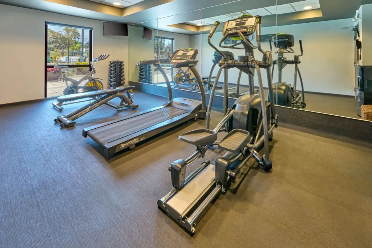 City Express Plus by Marriott Ciudad de Mexico Periferico Sur Tlalpan — rooms and atmosphere