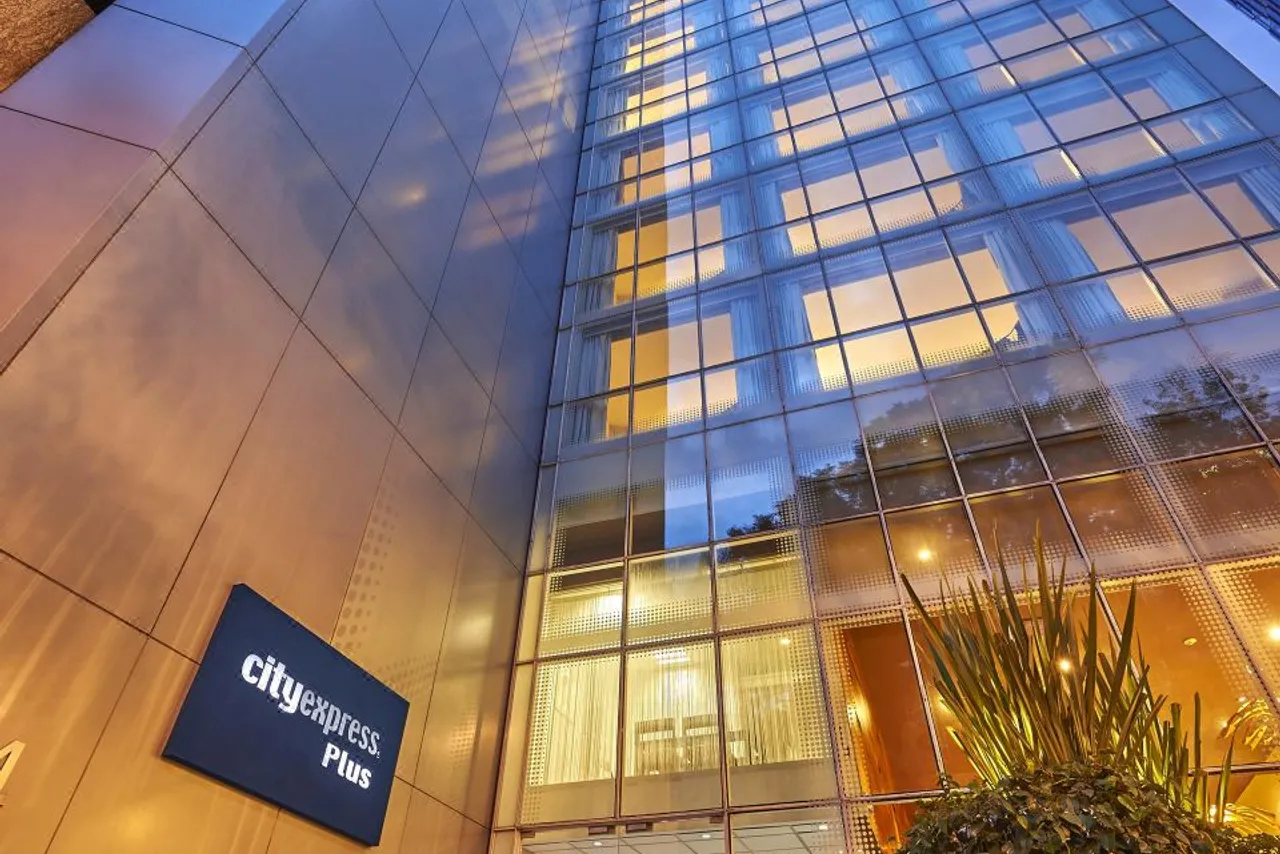 City Express Plus by Marriott Reforma El Angel — rooms and atmosphere