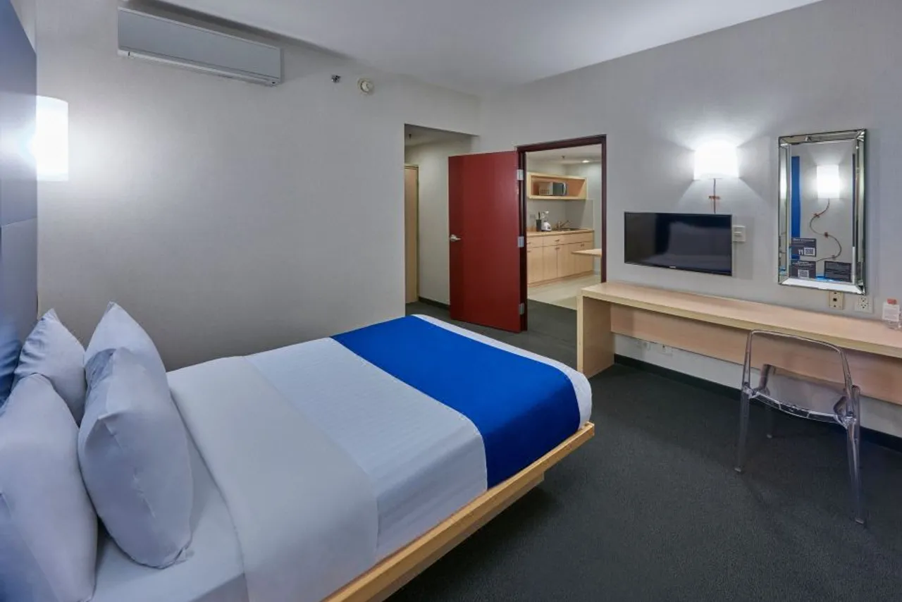 City Express Plus by Marriott Reforma El Angel — rooms and atmosphere