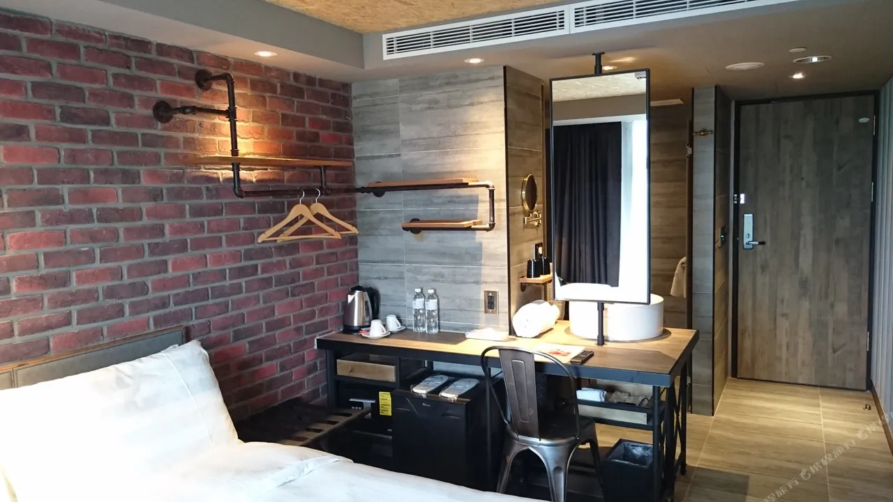 City Suites Kaohsiung Pier2 — rooms and atmosphere
