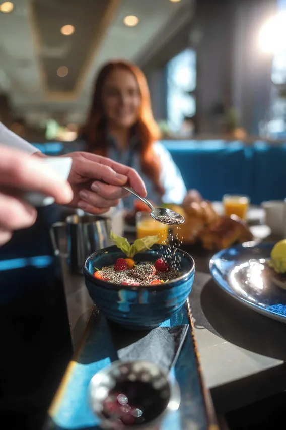 Clayton Hotel Leeds — rooms and atmosphere