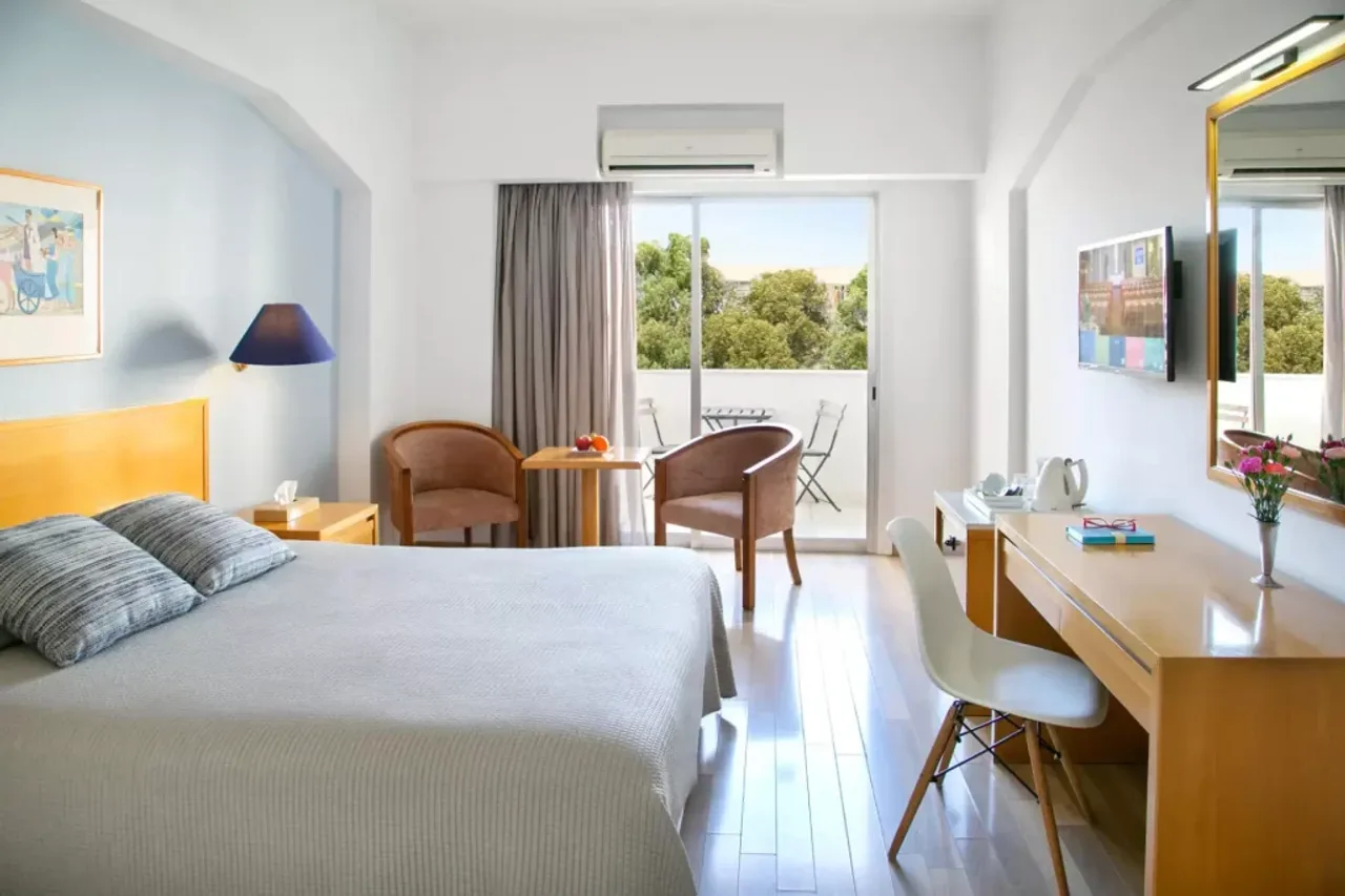 Cleopatra Hotel — rooms and atmosphere