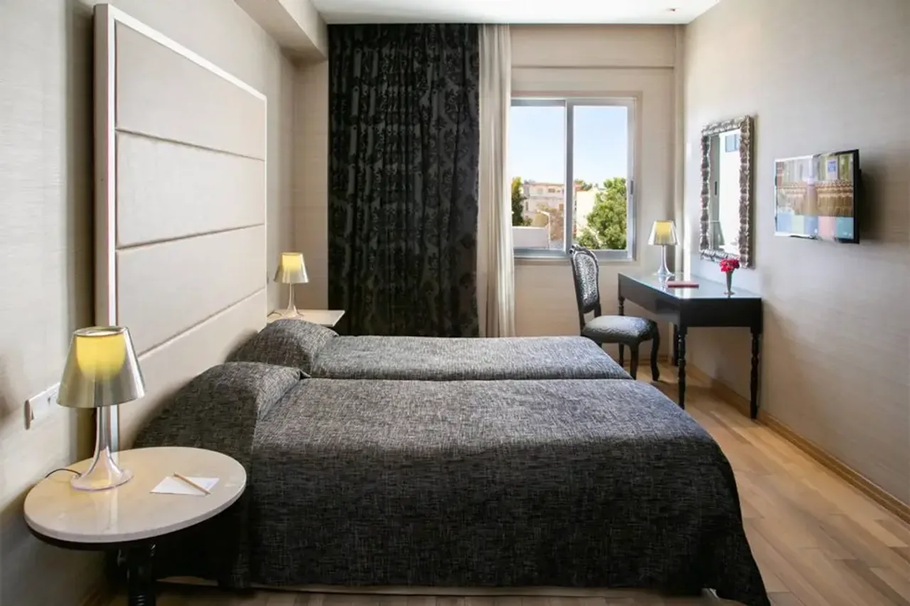 Cleopatra Hotel — rooms and atmosphere