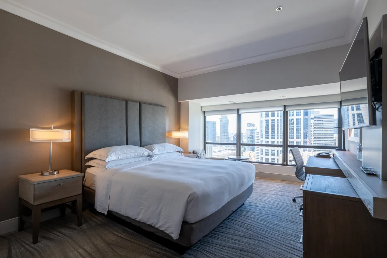 Coast Seattle Downtown Hotel by APA (Hilton Seattle) — rooms and atmosphere