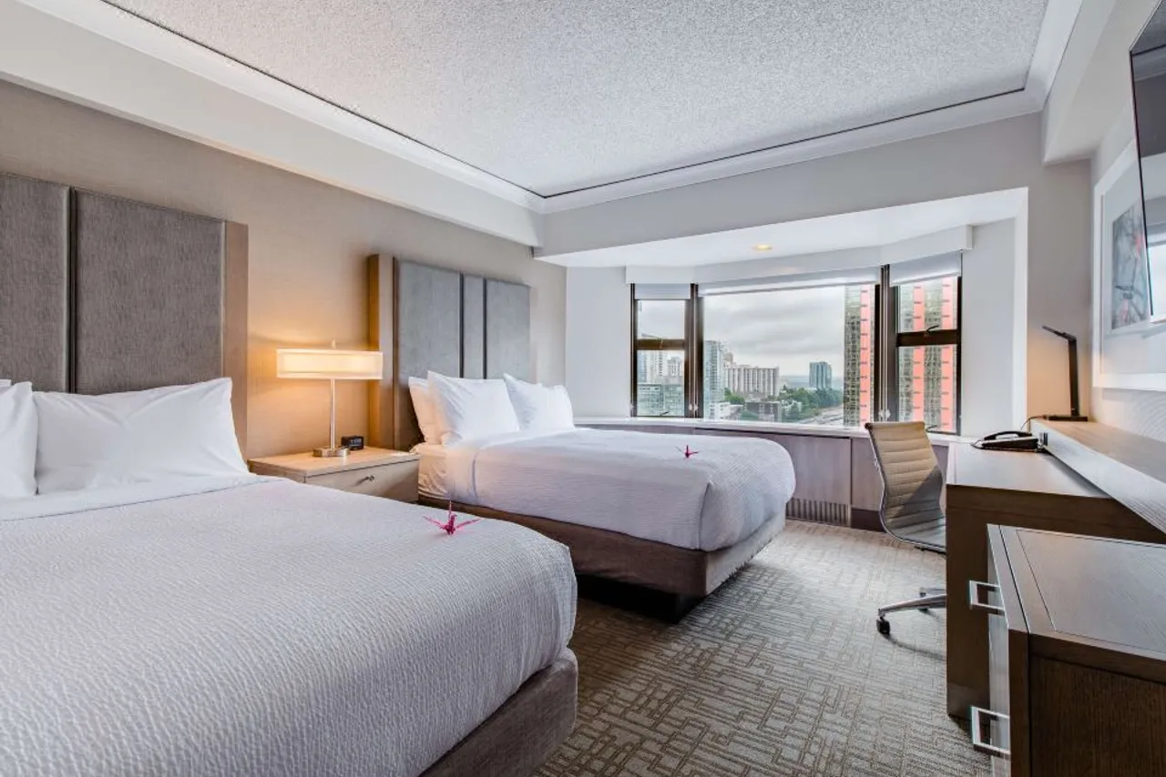 Coast Seattle Downtown Hotel by APA (Hilton Seattle) — rooms and atmosphere