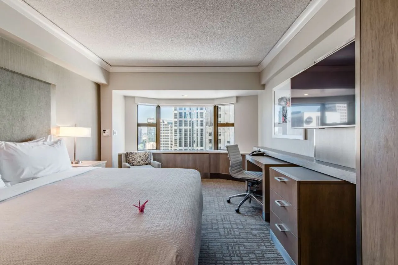 Coast Seattle Downtown Hotel by APA (Hilton Seattle) — rooms and atmosphere