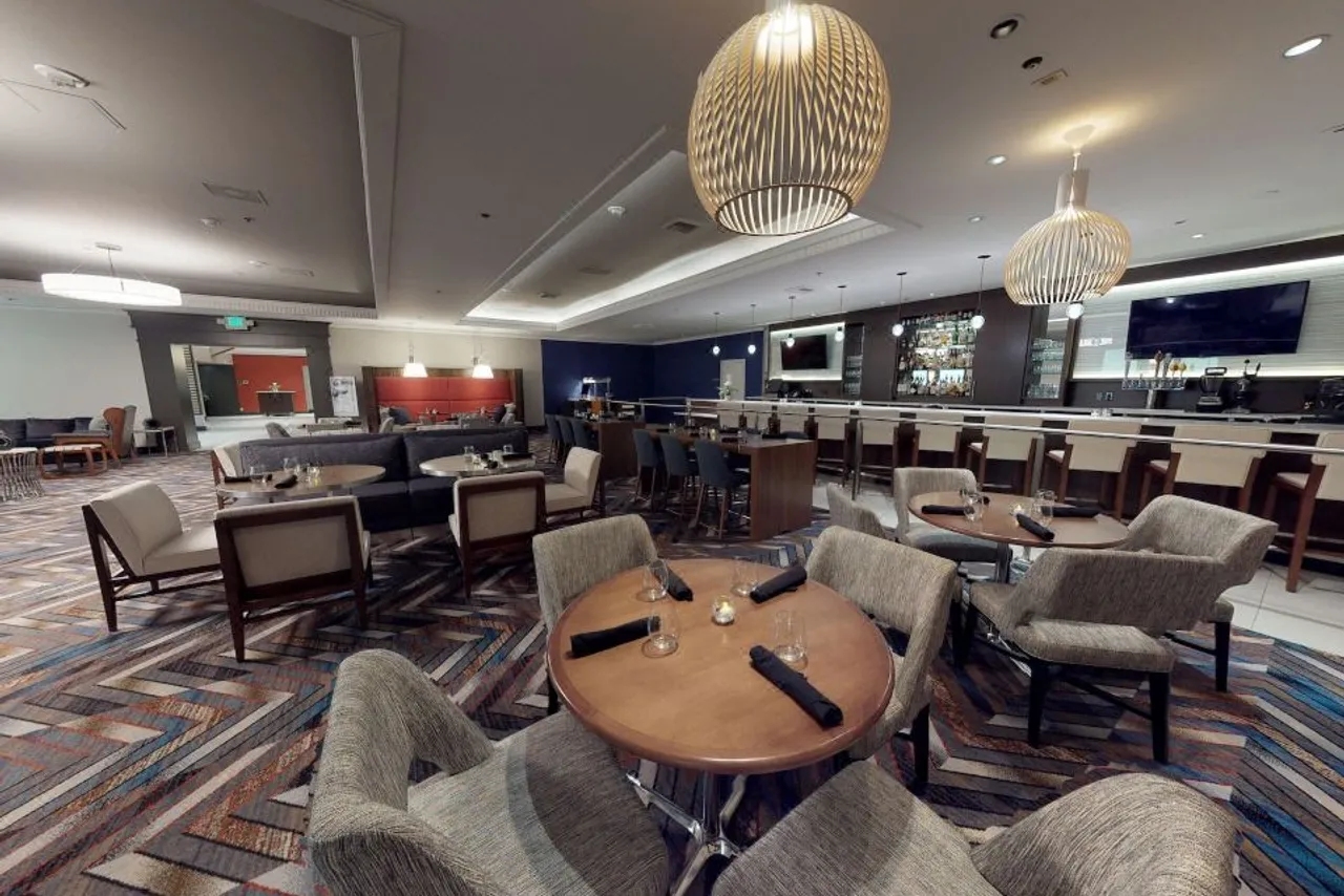 Coast Seattle Downtown Hotel by APA (Hilton Seattle) — rooms and atmosphere