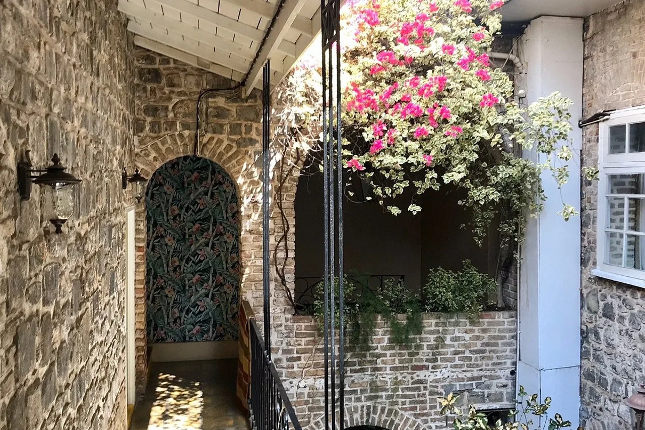 The Cobblestone Inn — rooms and atmosphere