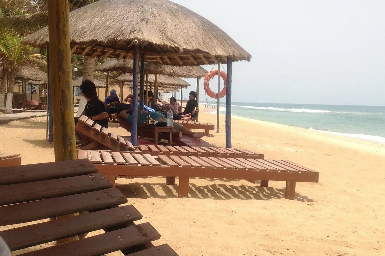 Coco Beach Hotel Aneho — rooms and atmosphere