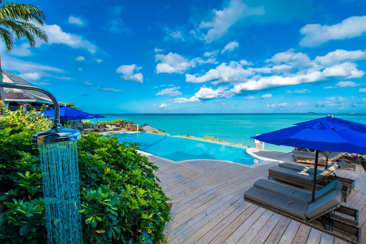 Cocobay Resort — rooms and atmosphere