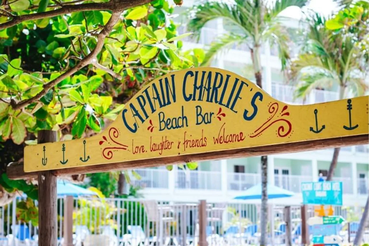 Coconut Court Beach Hotel — rooms and atmosphere
