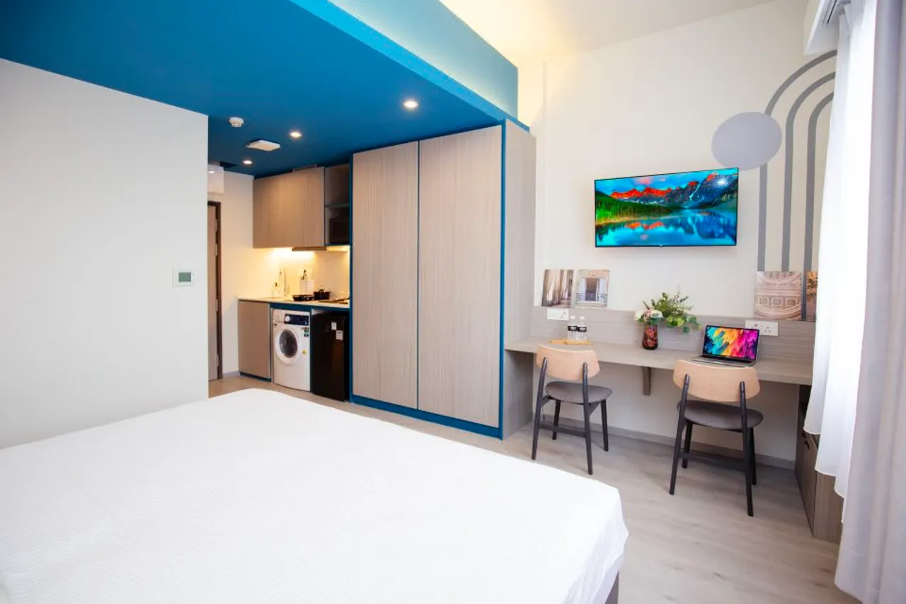 Coliwoo Hotel Pasir Panjang - CoLiving — rooms and atmosphere