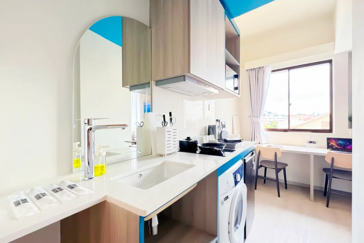 Coliwoo Hotel Pasir Panjang - CoLiving — rooms and atmosphere