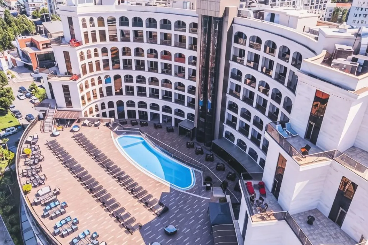 Colosseum Marina Hotel — rooms and atmosphere