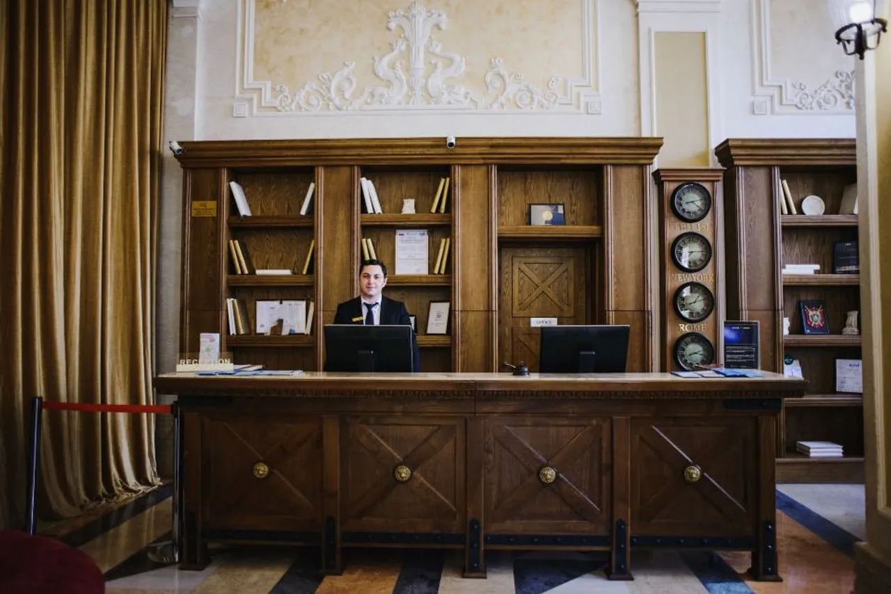 Colosseum Marina Hotel — rooms and atmosphere