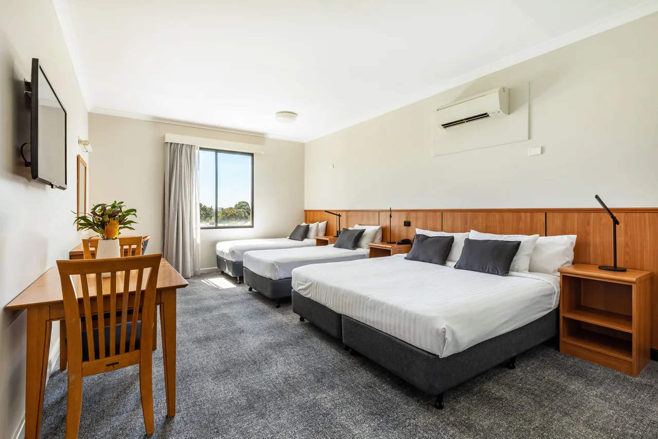 Comfort Hotel Perth City — rooms and atmosphere