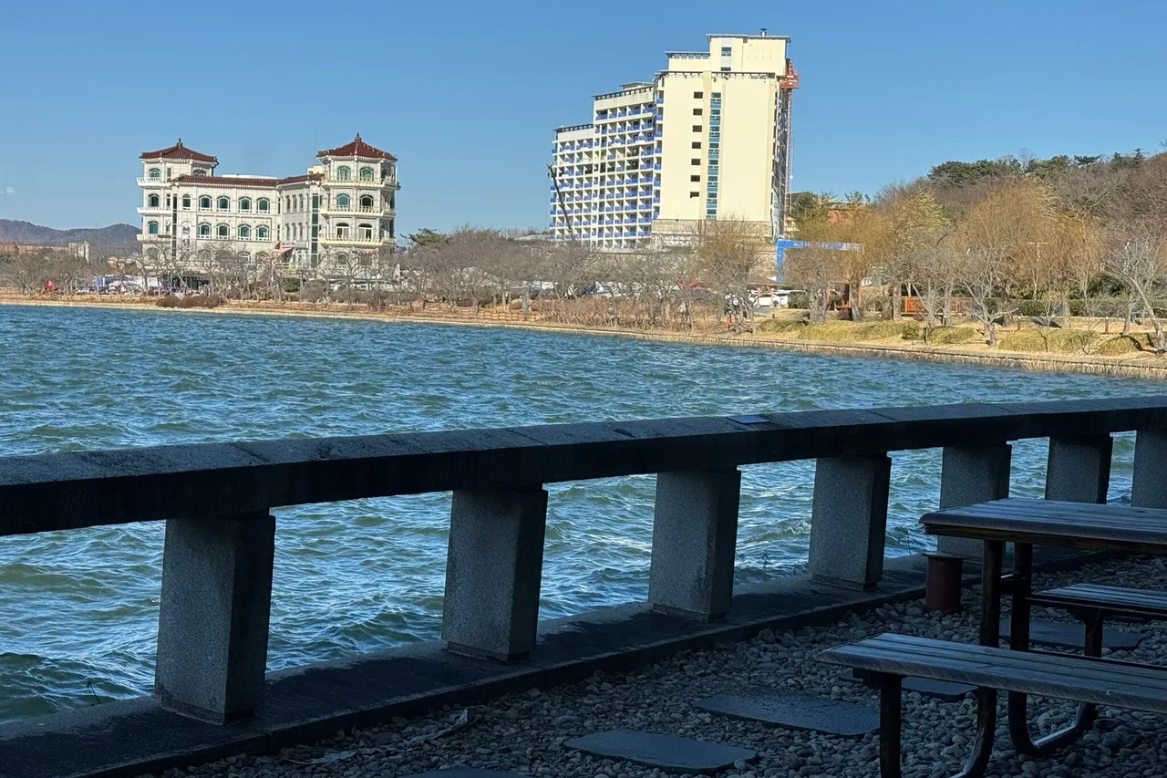 Commodore Hotel Gyeongju — rooms and atmosphere