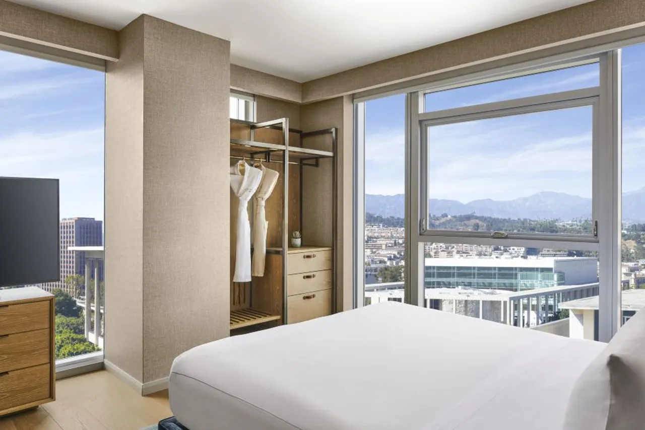 Conrad Los Angeles — rooms and atmosphere
