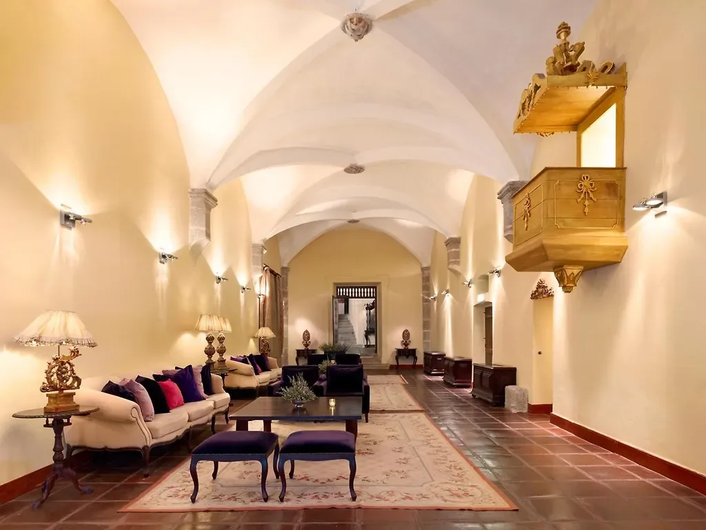 Convento do Espinheiro, Historic Hotel & Spa — ภาพห้องพักและบรรยากาศ