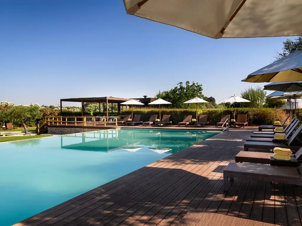 Convento do Espinheiro, Historic Hotel & Spa — ภาพห้องพักและบรรยากาศ