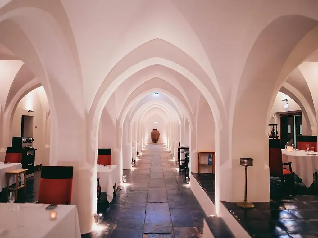 Convento do Espinheiro, Historic Hotel & Spa — ภาพห้องพักและบรรยากาศ