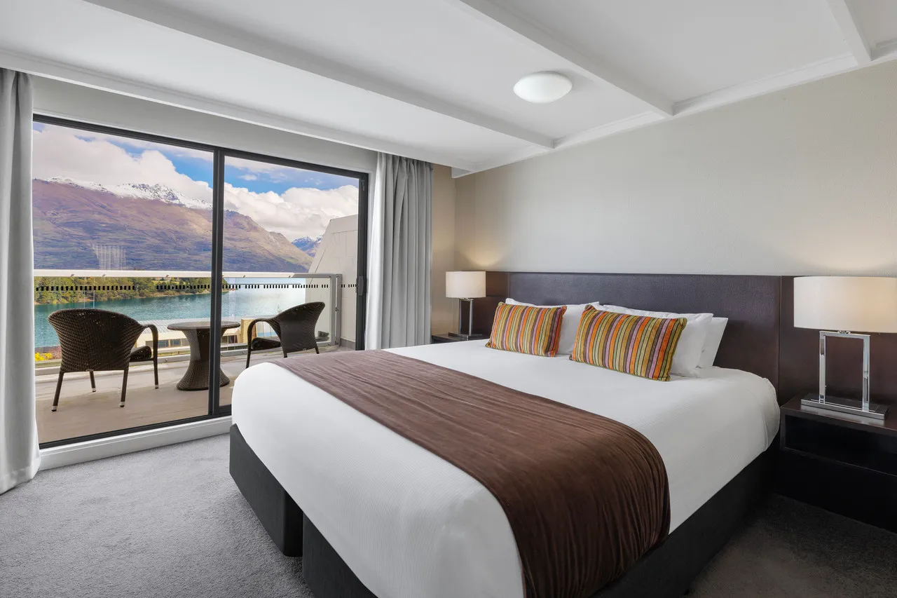 Copthorne Hotel & Apartments Queenstown Lakeview — rooms and atmosphere