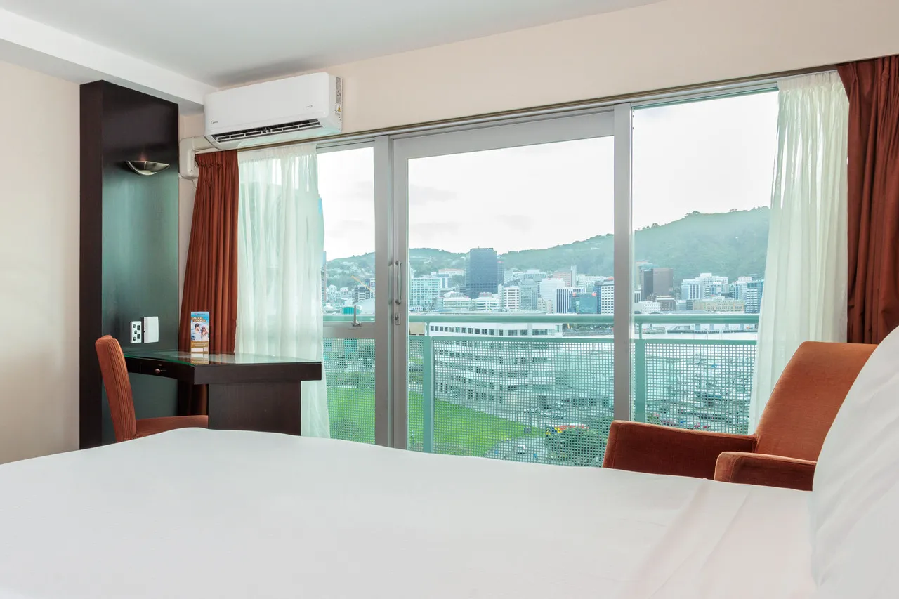 Copthorne Hotel Wellington Oriental Bay — rooms and atmosphere