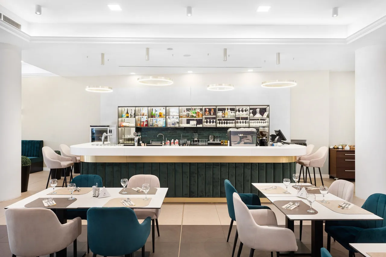 Corso Hotel Pécs — rooms and atmosphere
