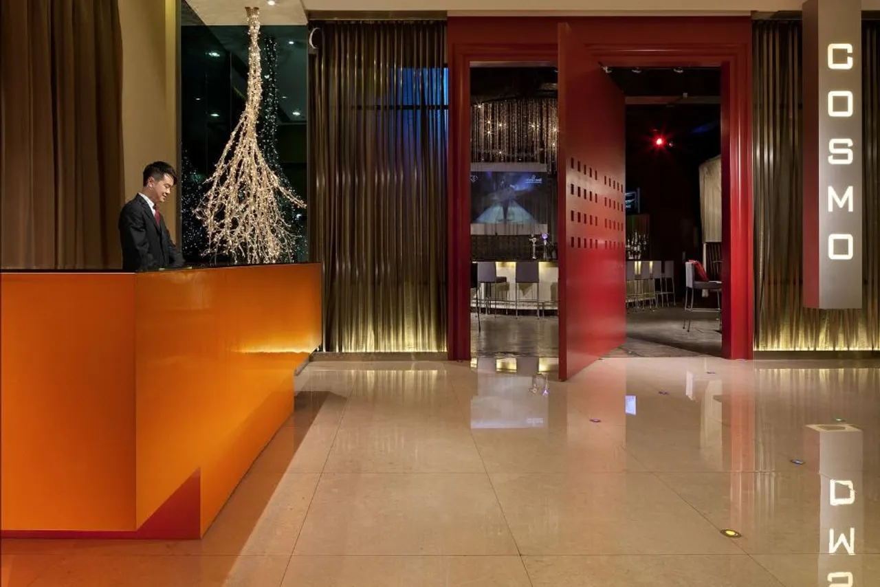 Cosmo Hotel Hong Kong by Dorsett Hotels — rooms and atmosphere