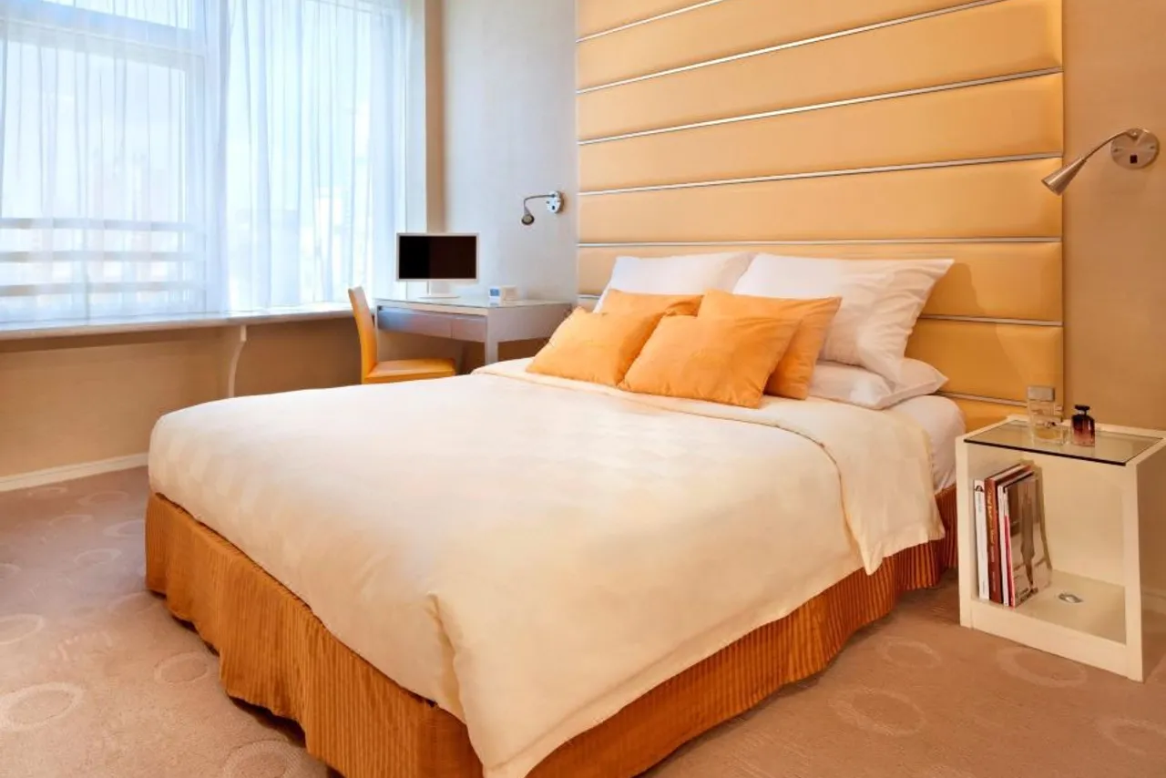 Cosmo Hotel Hong Kong by Dorsett Hotels — rooms and atmosphere
