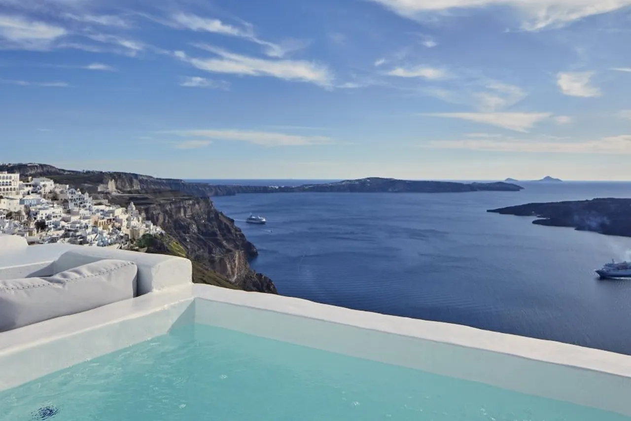 Cosmopolitan Suites - Small Luxury Hotels of the World — rooms and atmosphere